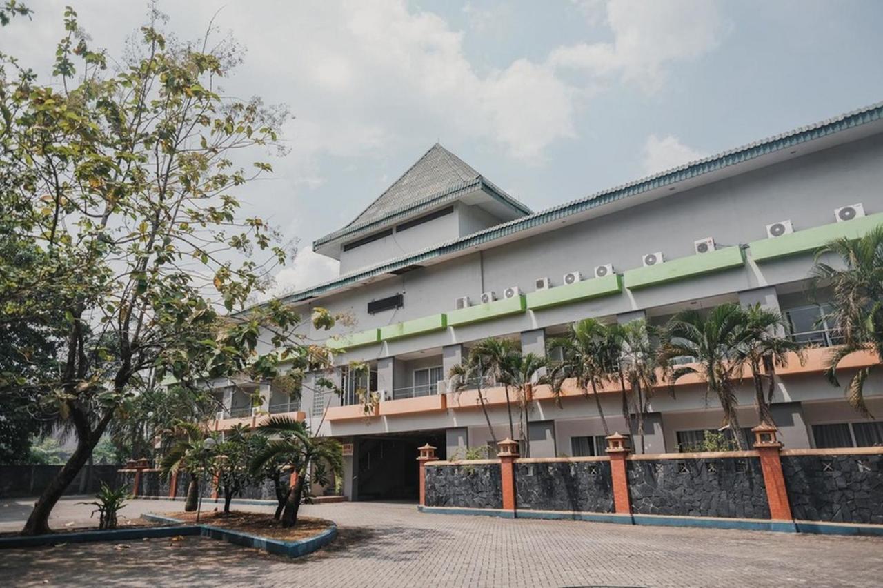 Reddoorz Plus Near Pelabuhan Merak Cilegon Exterior photo
